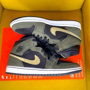 Jordan 1 Retro Mid Top